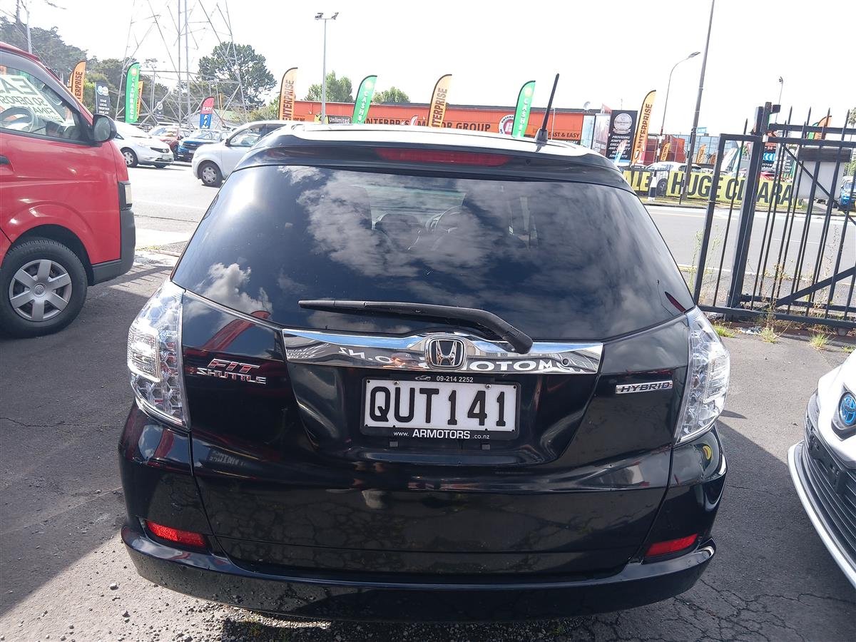 2013 Honda Fit SHUTTLE HYBRID Hatchback Automatic, Black 5 seats, 1,339 cc, 141,678 km