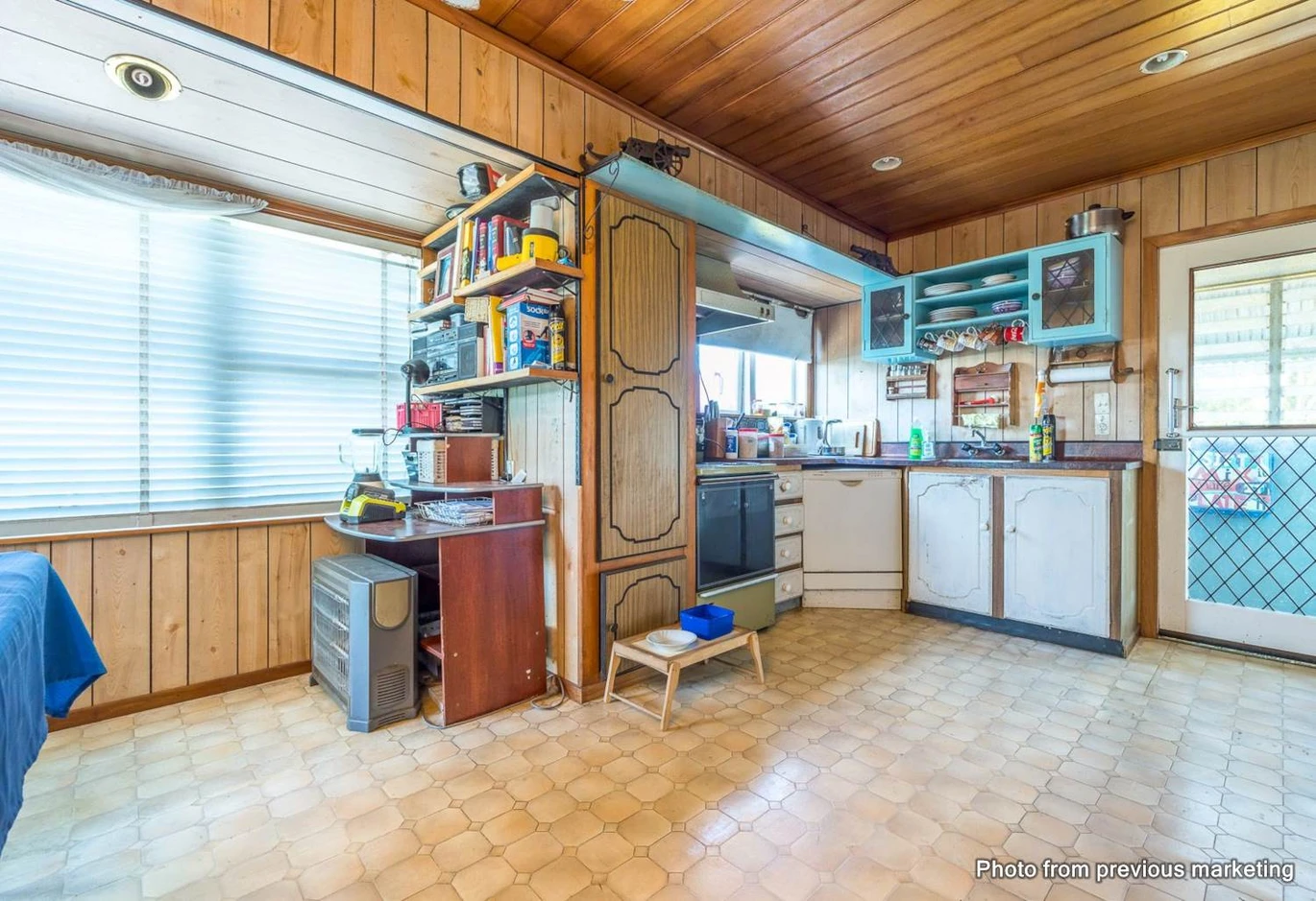 Urgent sell at $1,000,000 (including GST), 3 beds 1 bath house on 701m2, with RC, BC, EPA for 6 new homes, currently rented fro $450 per week until July 2026, close to WestCity Shopping Centre, schools, section, 50 Harrington Road Henderson, Auckland