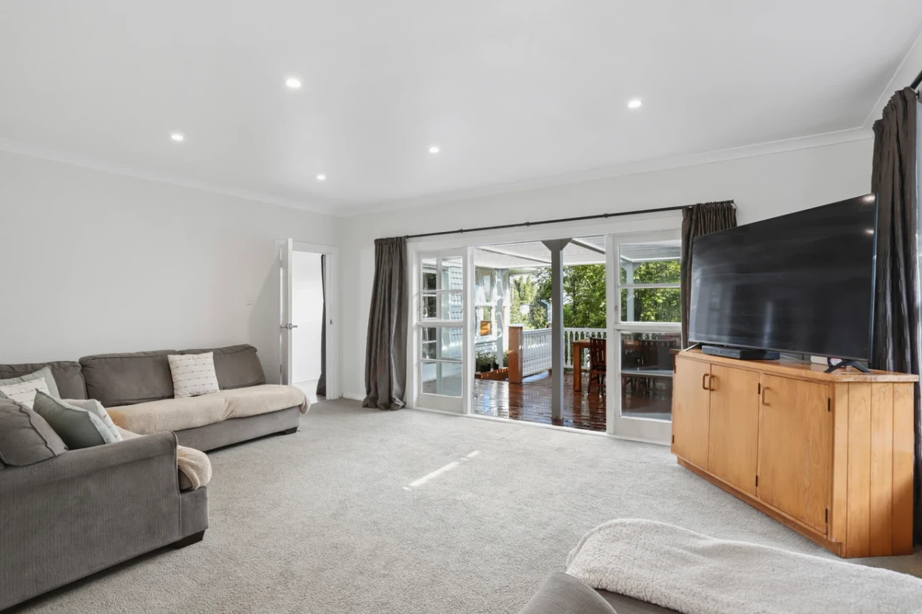 Must sell, 4 beds 1 bath house on 890m2 section, Concept plans are already available, Enjoy effortless access to WestCity, local amenities, and transport links. The vendors are highly motivated and ready to meet the market. ALL CONJUNCTIONALS WELCOME, 15 Kingdale Road, Henderson, Auckland