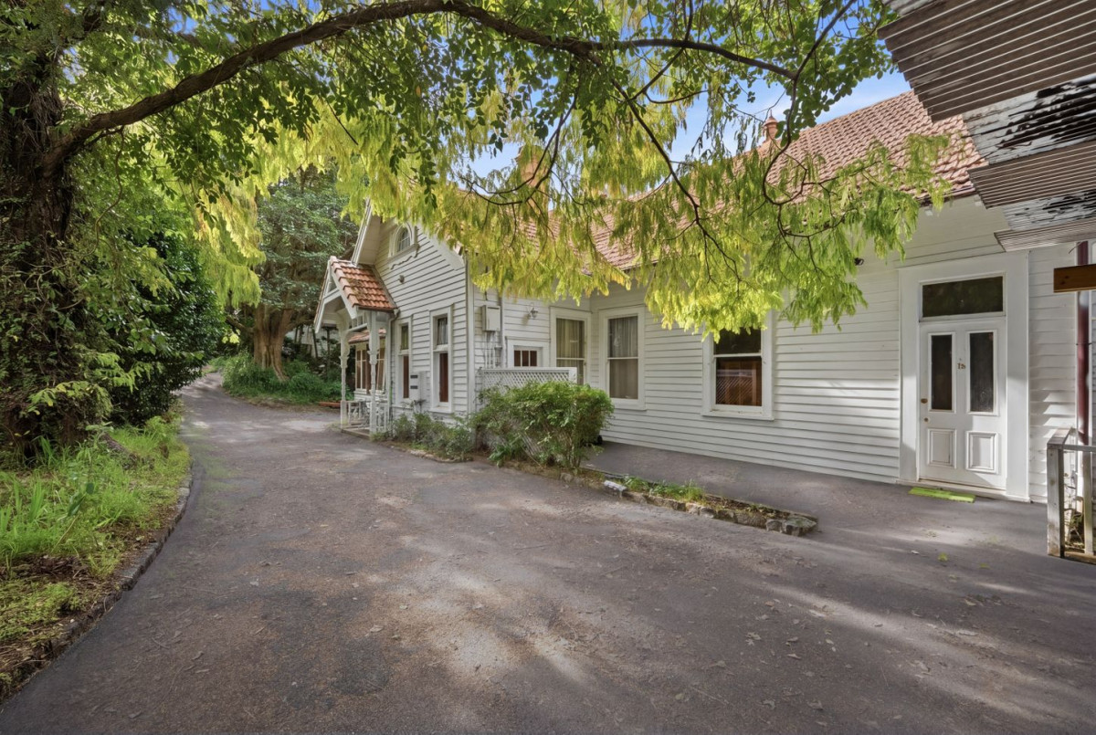 4421m2 section, Motivated vendor, Double Grammar school zone, total 9 beds 4 baths 6 car parks, zoned for Epsom Girls Grammar School and Auckland Grammar School, easy access to Westfield Newmarket, motorway connections, With three separate entrances, the estate is believed to have formerly been associated with Auckland’s first mayor, 74 & 76 Gillies Avenue, Epsom, Auckland
