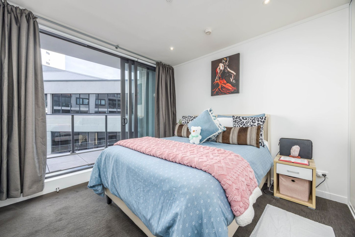 Auckland Girls Grammar school zone, Freehold 2 beds ( 1 bed + 1 Flexi room) 1 bath apartment, Positioned in the sought-after SugarTree Centro development, A storage locker is also included – a valuable bonus for city living. 307/145 Nelson Street, Auckland Central, Auckland