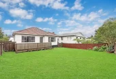 For rent, 2 beds 1 bath house with garage, Available from 28th May, 1/64 Weymouth Road, Manurewa, Auckland