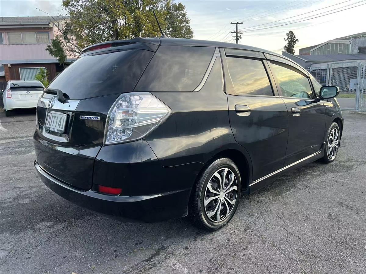 2013 Honda Fit SHUTTLE HYBRID Hatchback Automatic, 5 seats, Black, 1 owner, Petrol, 1,339 cc, 140,902 km