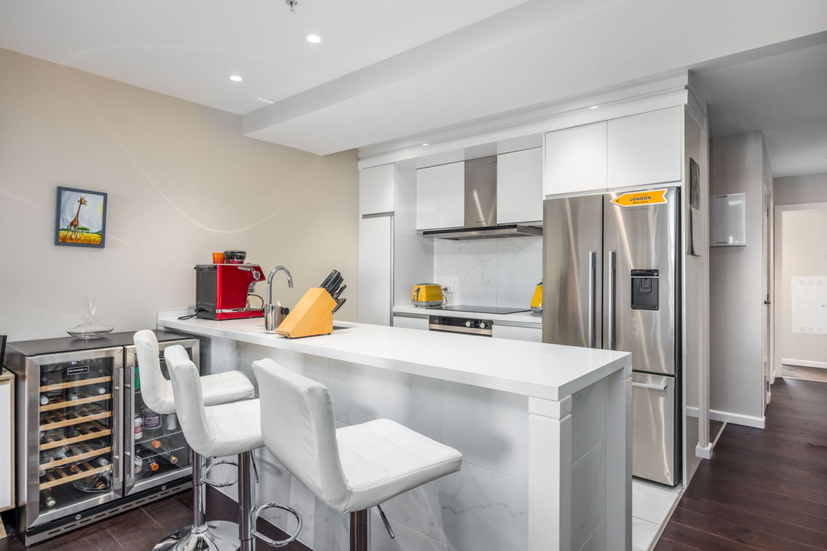 Auckland Girls Grammar school zone, 92m2 Freehold 2 beds 2 baths apartment, 1 secure car park and 2 storage lockers, Residents also benefit from building facilities including a swimming pool and sauna, 1017/41 Beach Road, Auckland Central, Auckland
