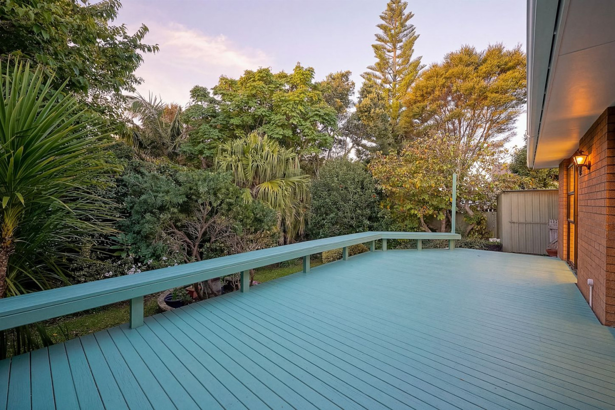 140m2 Brick and tile 2 beds 2 baths house with garage, within walking distance to local schools, shops, and bus stops, with Sturges Road Train Station just a short drive away, 4 Rhinevale Close, Henderson, Auckland