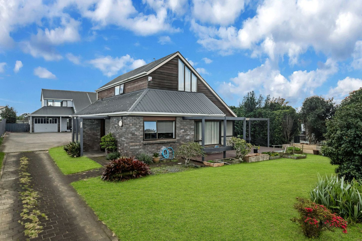 Brick and weatherboard 3 beds 2.5 baths house with double garage, within walking distance to the cinema, cafés, shops, restaurants, and other everyday amenities, 112 Edinburgh Street, Pukekohe, Auckland