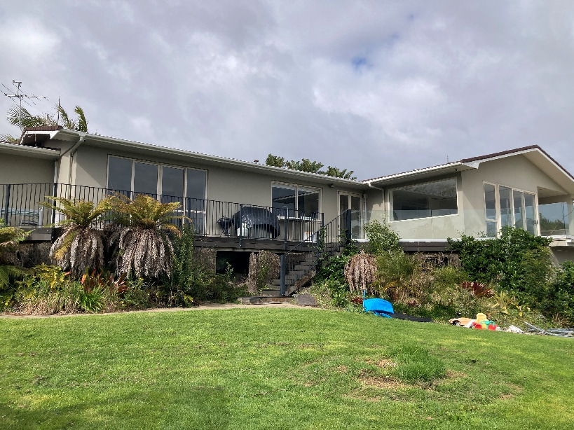 Mortgagee sale, 5 beds 4 baths house with double garage on 8094m2 section, close to Ormiston and Manukau shoppingcentres, motorway access, 378 Redoubt Road, Totara Park, Auckland