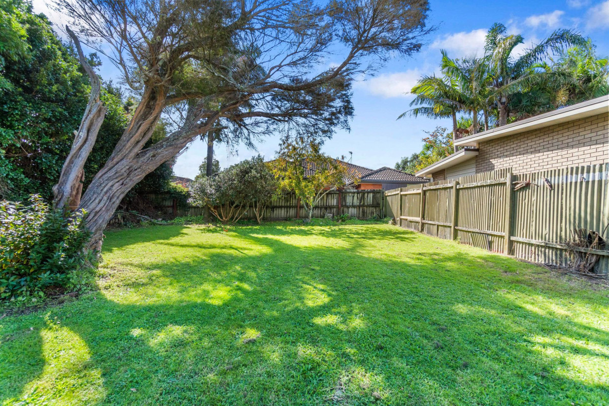 3 beds 2 baths house with double garage and carport on 809m2 section, schools nearby, including Edmonton School, Freyberg Community School, Rangeview Intermediate, Rutherford College, and Henderson High School. Local shops, parks, public transport, and motorway access are all within easy reach, 37 Strid Road Te Atatu South, Auckland