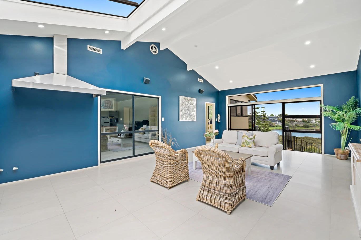 Overseas Vendor Must sell, 720m2 Sea views 5 beds 5 baths house with triple garage and A self-contained guest wing, car room, music room, office, swimming pool, the full-sized tennis court. A sauna, private gym, and children’s playground, direct beach access from the backyard for sunrise kayaking, moments from Half Moon Bay’s shops, 38 Venus Place, Half Moon Bay, Auckland