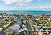 Macleans College zone, 190m2 3 beds 2 baths house with double garage, close to Mellons Bay Beach , MacDonald Walkway and Mcleay Reserve, Howick Village, zoned for Mellons Bay School, Bucklands Beach Intermediate, and Macleans College, 2/9 Colmar Road, Mellons Bay, Auckland