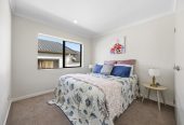 With Views, 2 kitchens, 290m2 7 beds (3 ensuites) 5.5 baths house with double garage and 2-beds granny on 372m2 section. close to schools, Ormiston shopping centre, double7 Fricker Way, Flat Bush, Auckland