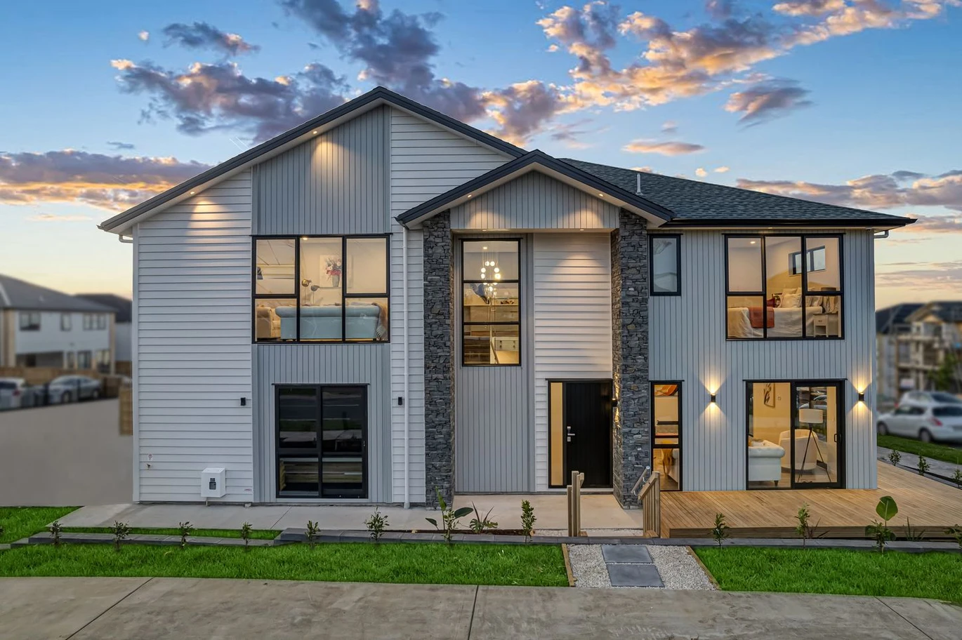 327m2 7 beds ( 5 ensuites) 6.5 baths house with double garage and 2-beds granny, total 6 car parks, close to schools, shopping centre, easy motorway access, 47 Koromeke Street Flat Bush, Auckland