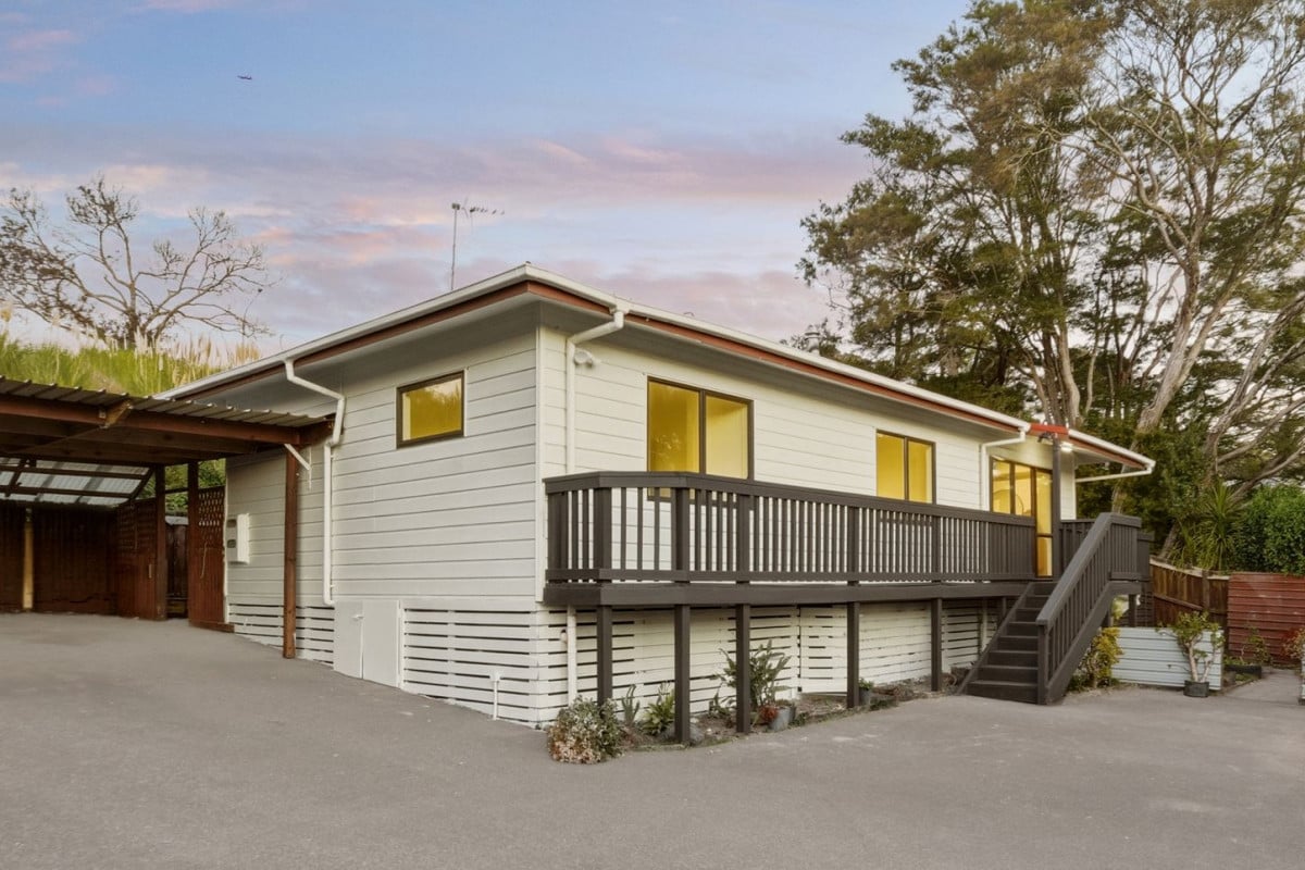 Renovated 3 beds 1 bath house with carport, move-in ready, close to schools, supermarkets, cafes, shops, and everyday amenities. Just minutes to Te Atatu South motorway access, 76B Chilcott Road, Henderson, Auckland