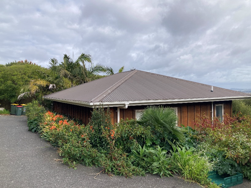 Mortgagee sale, 5 beds 4 baths house with double garage on 8094m2 section, close to Ormiston and Manukau shoppingcentres, motorway access, 378 Redoubt Road, Totara Park, Auckland