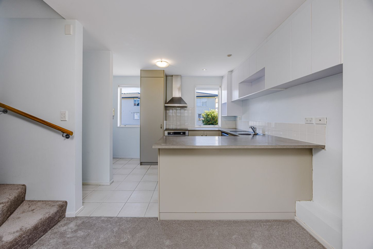 Must sell, Move-in ready, 80m2 Renovated 2 beds 1 bath apartment with carport, Access to shared swimming pool and tennis court, waliking distance to Botany Downs Mall, 6/36 Opito Way, East Tamaki, Auckland
