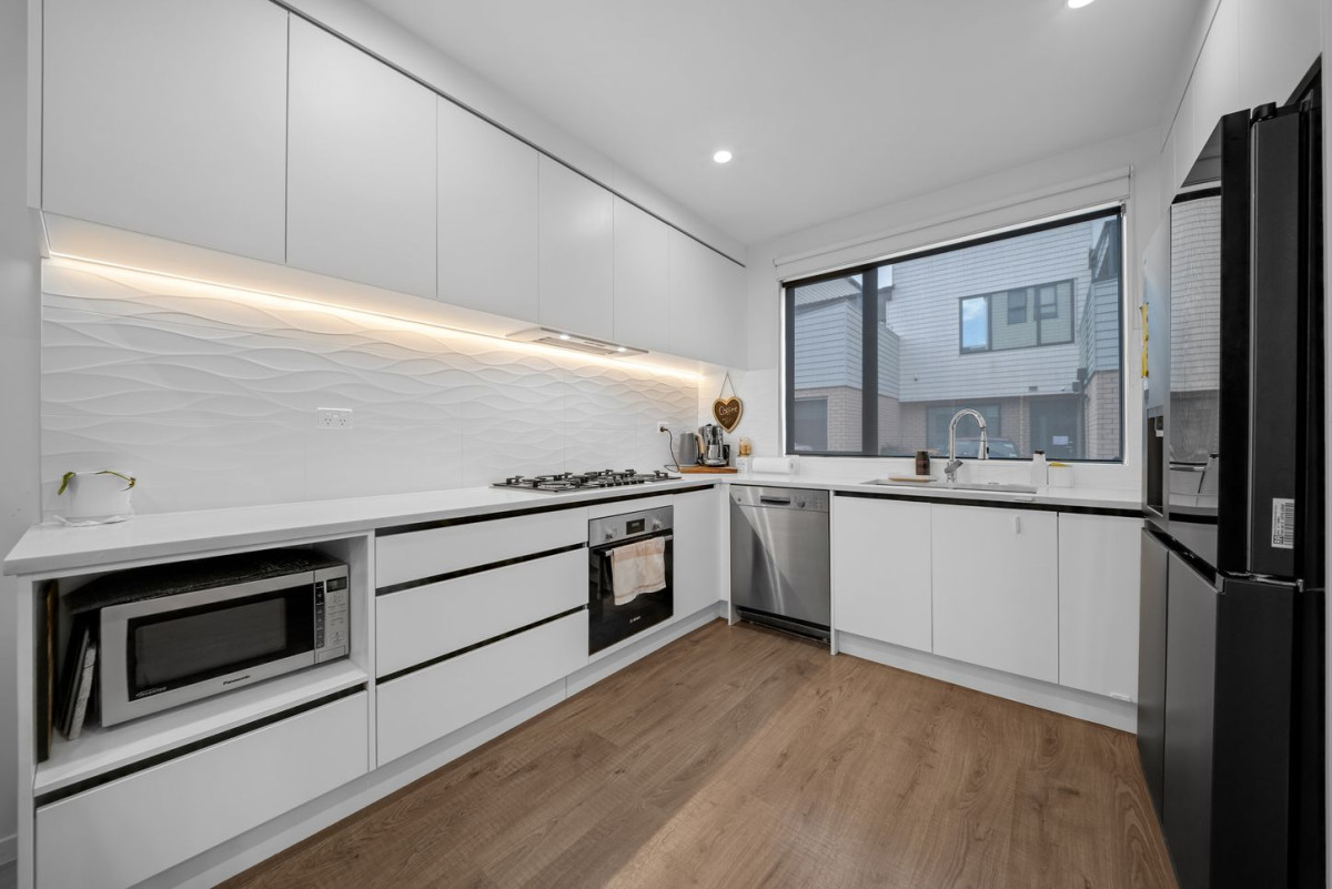 201m2 Freehold 4 beds ( 1 ensuite) + large flexi room 2.5 bath house with garage, Zoned for Sancta Maria College and located close to Ormiston Town Centre, Botany Town Centre, Ormiston Hospital, local parks, schools, 4 Manahau Lane, Flat Bush, Auckland