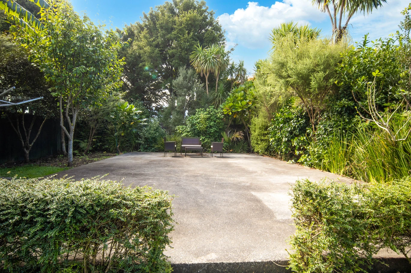 Brick and tile 2 beds 1 bath duplex home with a private backyard on 503m2 section, zoned for Waterview School, Avondale Intermediate and Avondale College, close to shops, public transport, motorway access, parks and scenic walkways, 9 Oakley Avenue, Waterview, Auckland