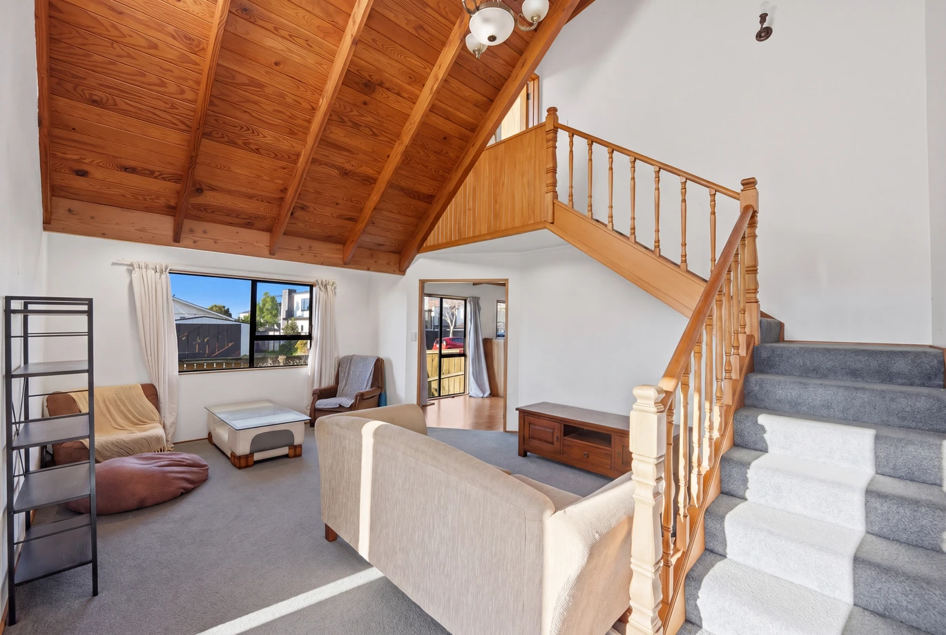 140m2 4 beds 2 baths house with garage, close to schools, reserves, motorway access, 5/12 Alverston Street, Waterview, Auckland