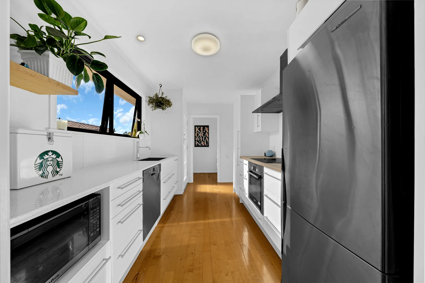 Vendors downsizing, Move-in ready, 3 beds 1 bath house with sleepout, Sunny outdoor entertaining area, Handy to Pakuranga Plaza, local schools, parks and transport, 1/20 Osprey Street Pakuranga,, Auckland