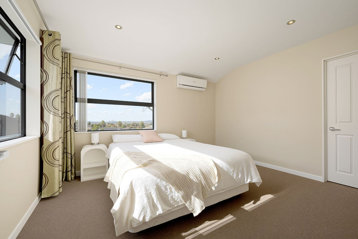 Owners Relocating, 163m2 3 beds 2.5 baths house with double garage on 364m2 section, close to local schools, shops, and public transport, with Sturges Road Train Station just a short distance away, plus easy access to the amenities of Henderson and Lincoln Road, 4B Virginia Street, Henderson, Auckland