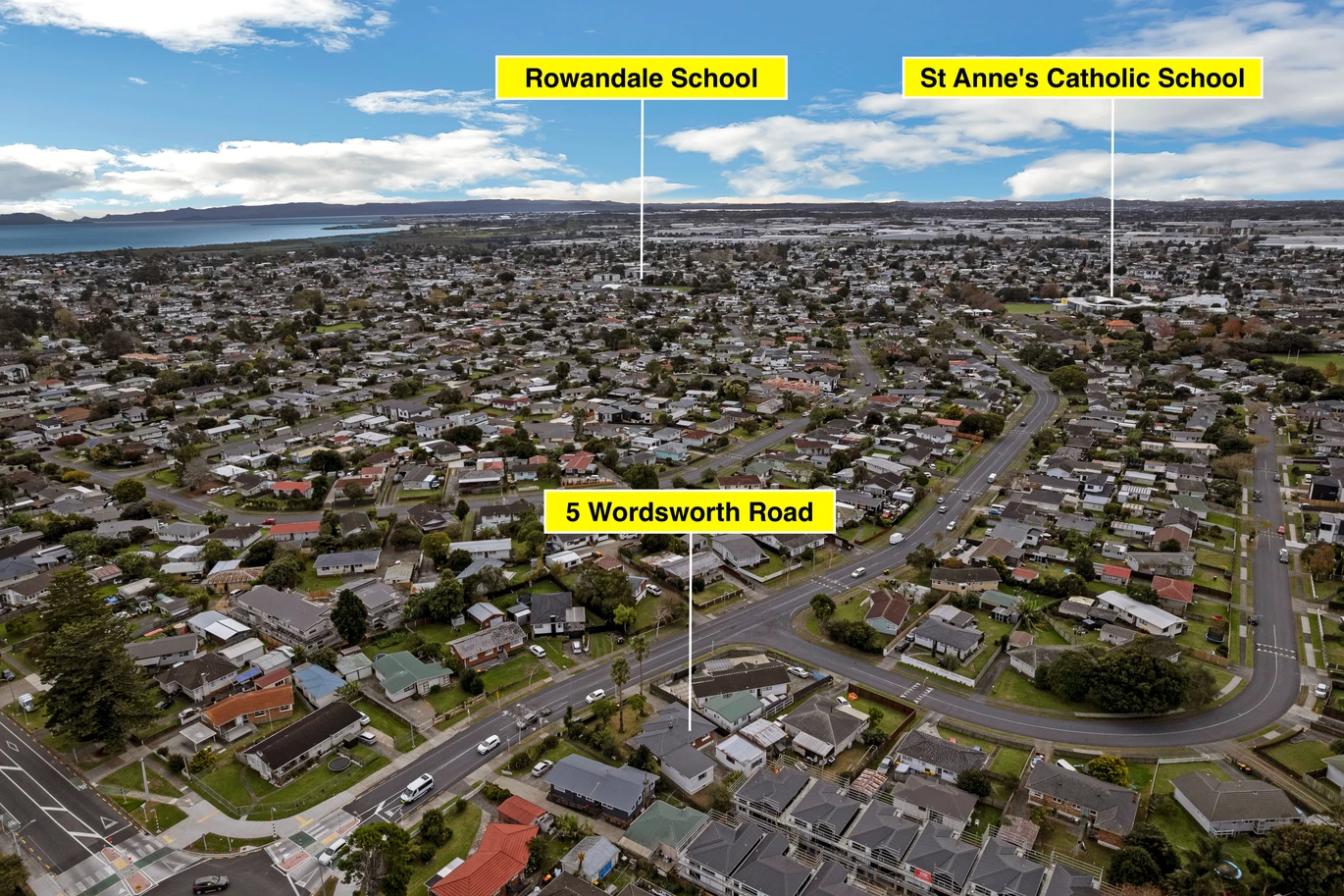 144m2 Renovated, Brick and tile 4 beds 2 baths house with garage on 614m2 section, move-in ready, close to schools, parks, shops supermarkets, 5 Wordsworth Road Manurewa, Auckland