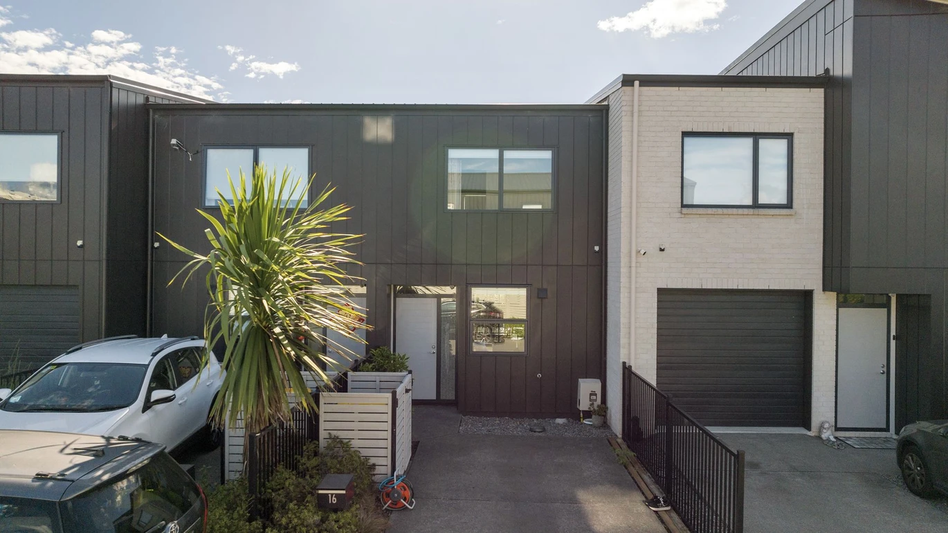 Urgent sale, Fletcher Built Freehold Home | No Body Corp Fees |2 Bedrooms | 1.5 Bathrooms | Floor Area 82 sqm (m.o.l) | Land Area 101 sqm | Reserve Outlook, close to Ormiston Town Centre and zoned for excellent local schools, 16 Rorida Lane Flat Bush, Auckland