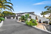 Overseas Vendor Must sell, 720m2 Sea views 5 beds 5 baths house with triple garage and A self-contained guest wing, car room, music room, office, swimming pool, the full-sized tennis court. A sauna, private gym, and children’s playground, direct beach access from the backyard for sunrise kayaking, moments from Half Moon Bay’s shops, 38 Venus Place, Half Moon Bay, Auckland