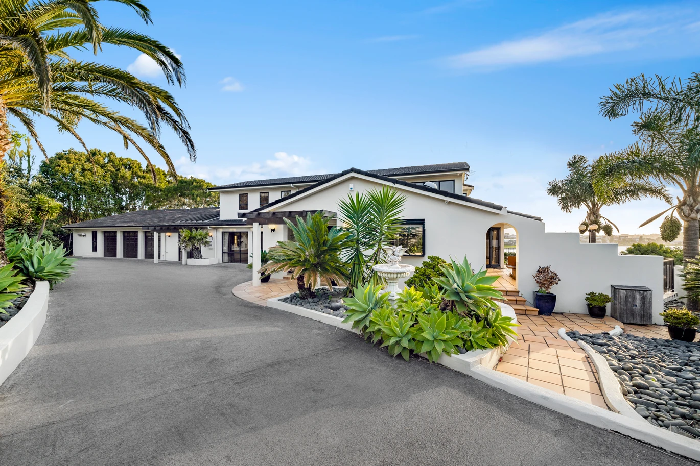 Overseas Vendor Must sell, 720m2 Sea views 5 beds 5 baths house with triple garage and A self-contained guest wing, car room, music room, office, swimming pool, the full-sized tennis court. A sauna, private gym, and children’s playground, direct beach access from the backyard for sunrise kayaking, moments from Half Moon Bay’s shops, 38 Venus Place, Half Moon Bay, Auckland