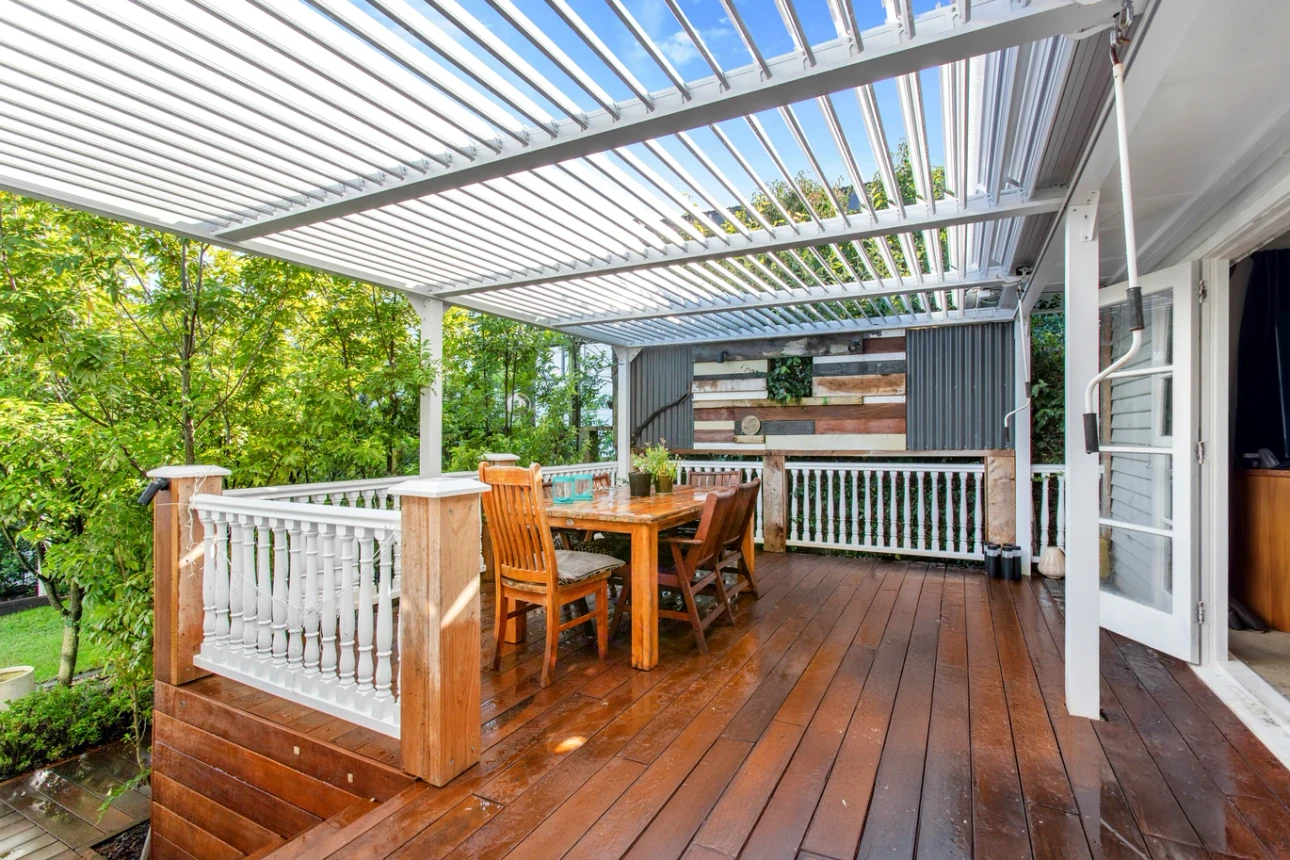 Must sell, 4 beds 1 bath house on 890m2 section, Concept plans are already available, Enjoy effortless access to WestCity, local amenities, and transport links. The vendors are highly motivated and ready to meet the market. ALL CONJUNCTIONALS WELCOME, 15 Kingdale Road, Henderson, Auckland