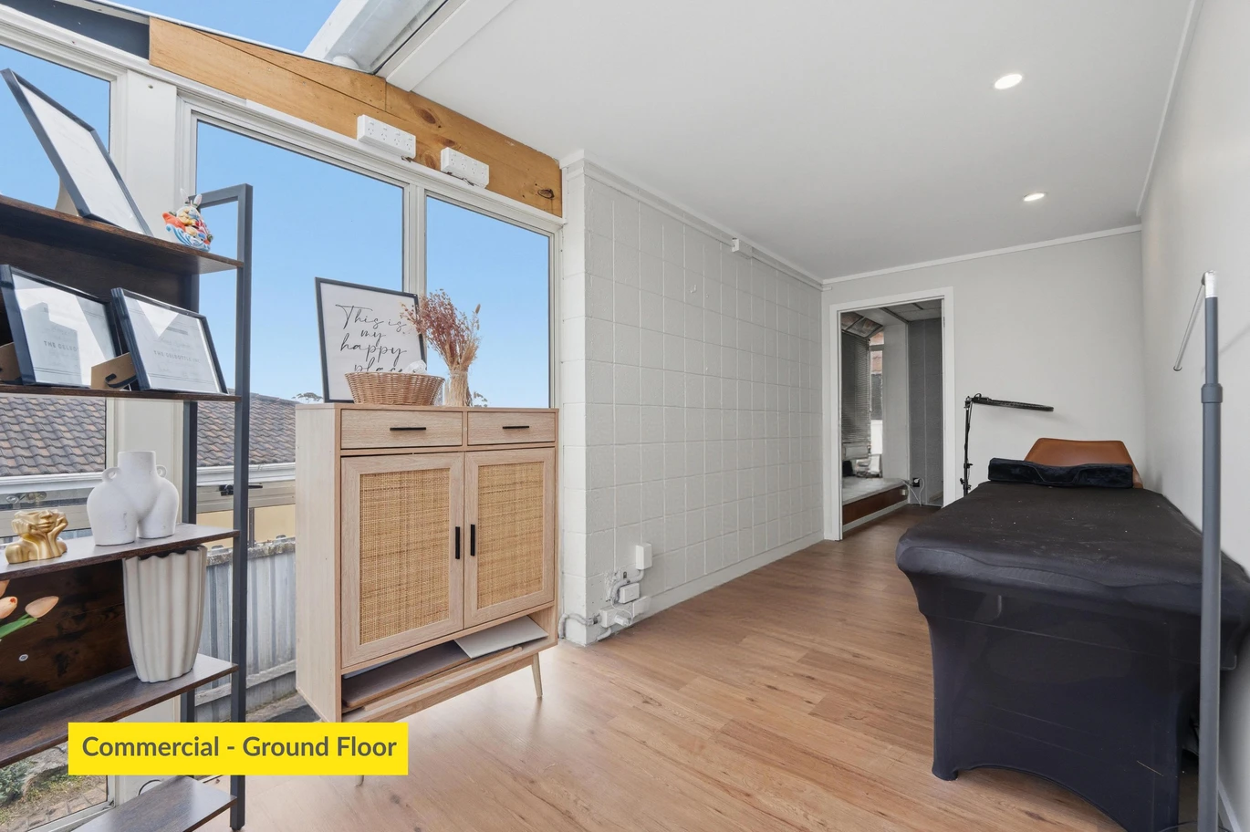 Freehold 754m2 in a Use / Commercial Zone, 300m2 floor area, 4 beds 1 bath house, A high-visibility storefront or office area (2 offices, lounge, kitchenette, toilet), 1 garage space, 2 carport spaces and 5 off street parks, minutes away from major transport links, shopping hubs, and local amenities, 118 Pakuranga Road, Pakuranga, Auckland