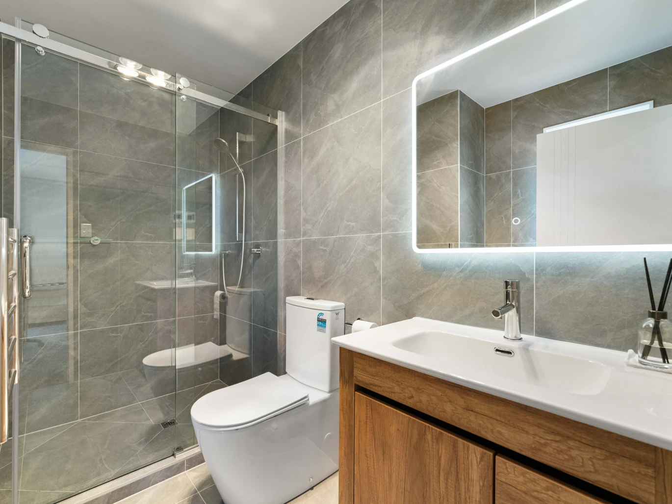 327m2 7 beds ( 5 ensuites) 6.5 baths house with double garage and 2-beds granny, total 6 car parks, close to schools, shopping centre, easy motorway access, 47 Koromeke Street Flat Bush, Auckland