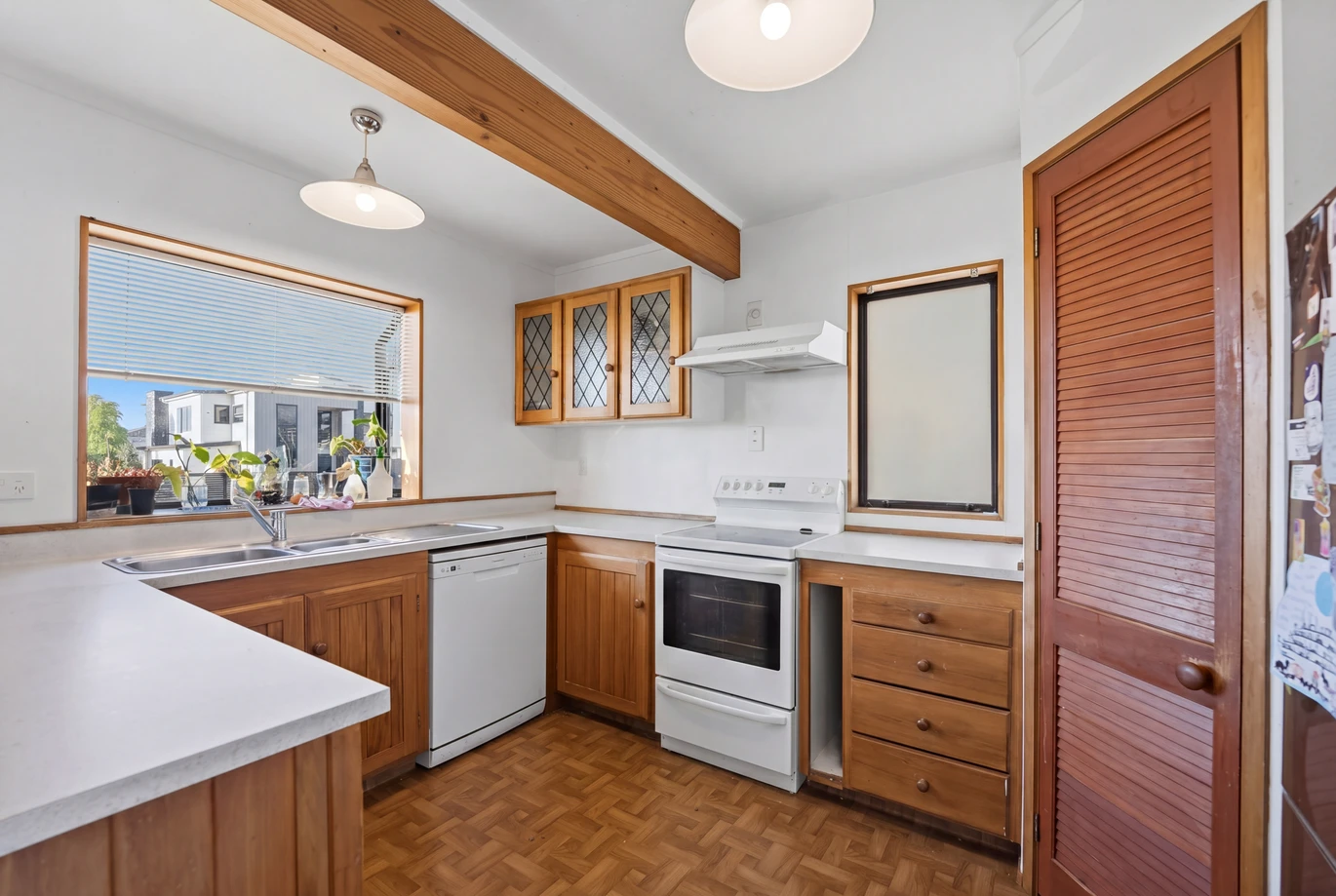 140m2 4 beds 2 baths house with garage, close to schools, reserves, motorway access, 5/12 Alverston Street, Waterview, Auckland