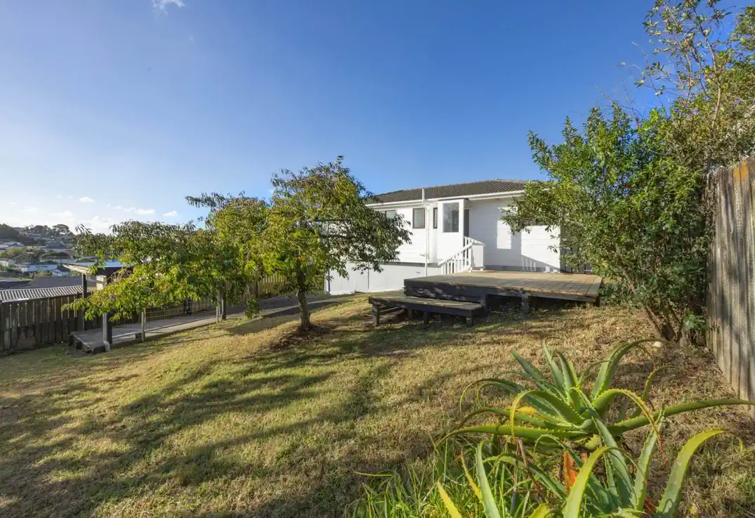 For rent, 3 beds 1 bath house, Available from 12th May, 124 Solar Road, Glen Eden, Auckland