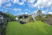 675m2 corner site, Opposite to a Park, 5 beds 3 baths house with double garage, zoned for Sunnyhills School, Farm Cove Intermediate, and Pakuranga College, with both Sunnyhills School and St Kentigern College within walking distance, The owner has obtained the neighbouring property’s consent for stormwater access, 29 The Boulevard Sunnyhills, Auckland