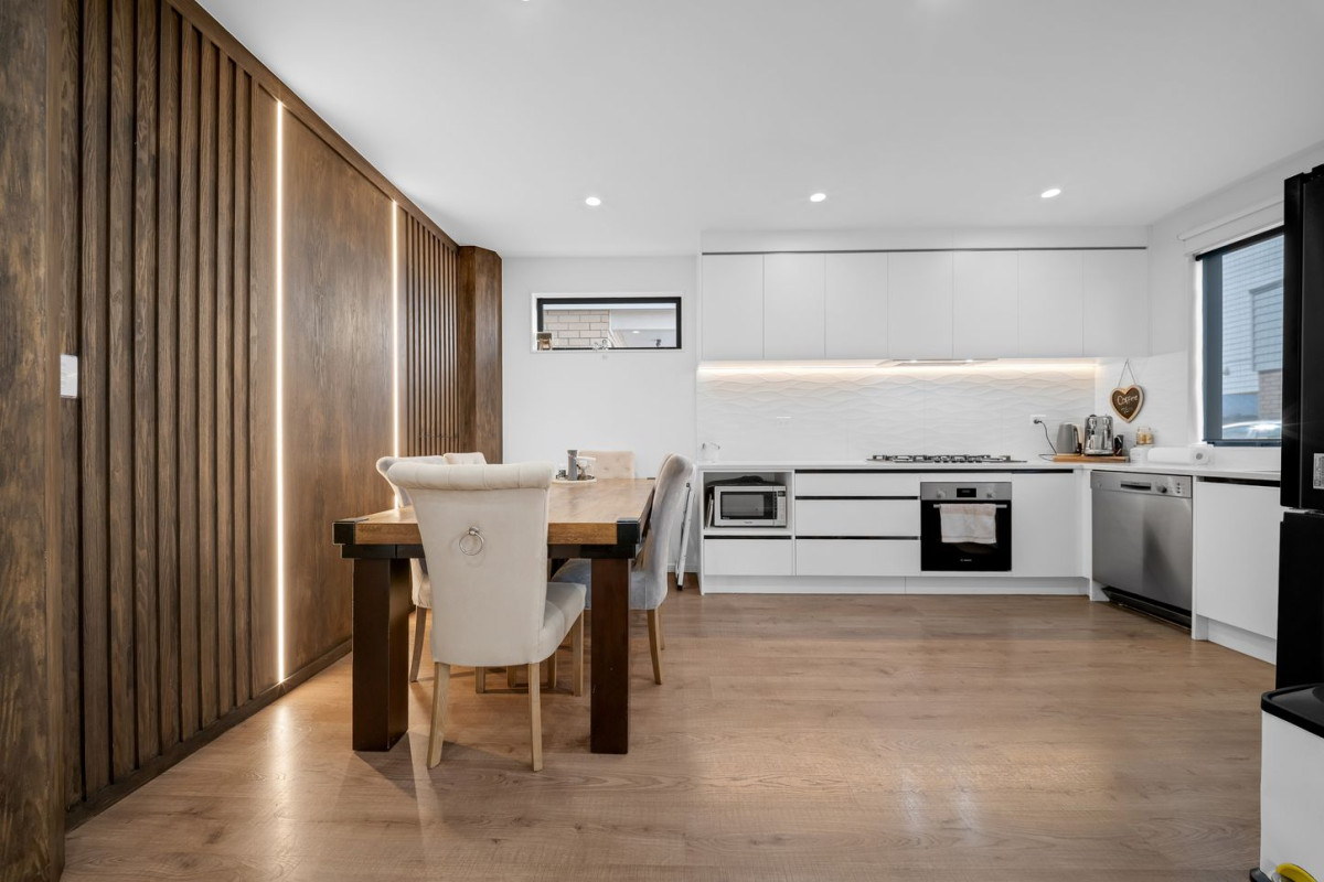 201m2 Freehold 4 beds ( 1 ensuite) + large flexi room 2.5 bath house with garage, Zoned for Sancta Maria College and located close to Ormiston Town Centre, Botany Town Centre, Ormiston Hospital, local parks, schools, 4 Manahau Lane, Flat Bush, Auckland