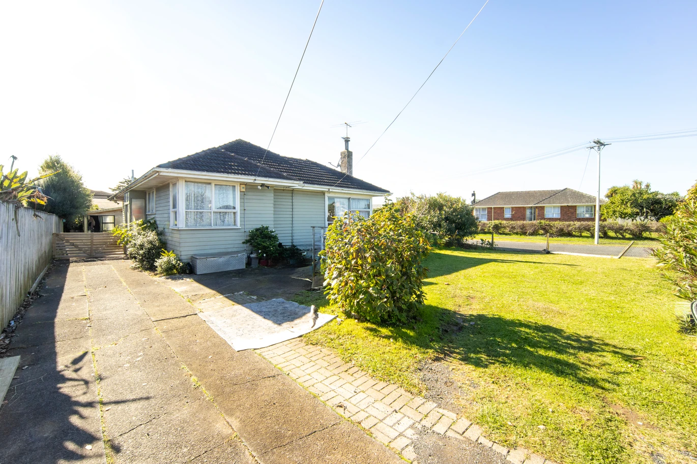 4 beds 1 bath house on 675m2 section, with RC approved for the development of four standalone houses, with individual vehicle crossings, stormwater wastewater onsite. Approved in two stages, you can keep the existing house but build a new one with no rent lost, close to schools, shops, supermarket, 27 James Street Mangere East, Auckland