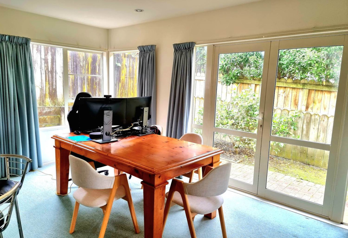 For rent, 3 beds 1 bath house with double garage, available 6th June, 29B Ribbonwood Crescent, Goodwood Heights, Auckland