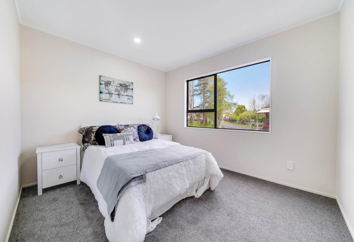 Fully renovated 2 beds 1 bath home with carport, Generous front & backyard, move-in ready, close to schools, seaside reserve, Clendon Shopping Centre, 0.6 km to Roscommon School, 4/60 Moncrieff Avenue, Clendon Park, Auckland