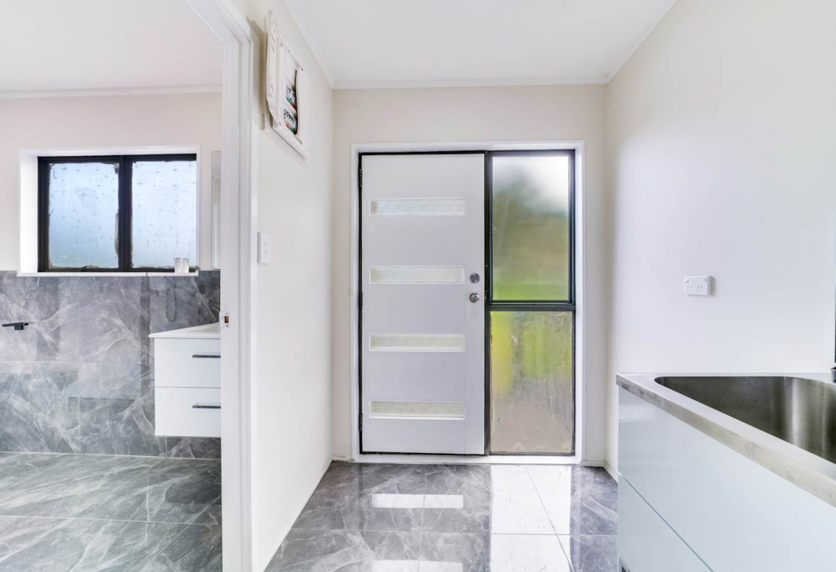 Fully renovated 2 beds 1 bath home with carport, Generous front & backyard, move-in ready, close to schools, seaside reserve, Clendon Shopping Centre, 0.6 km to Roscommon School, 4/60 Moncrieff Avenue, Clendon Park, Auckland