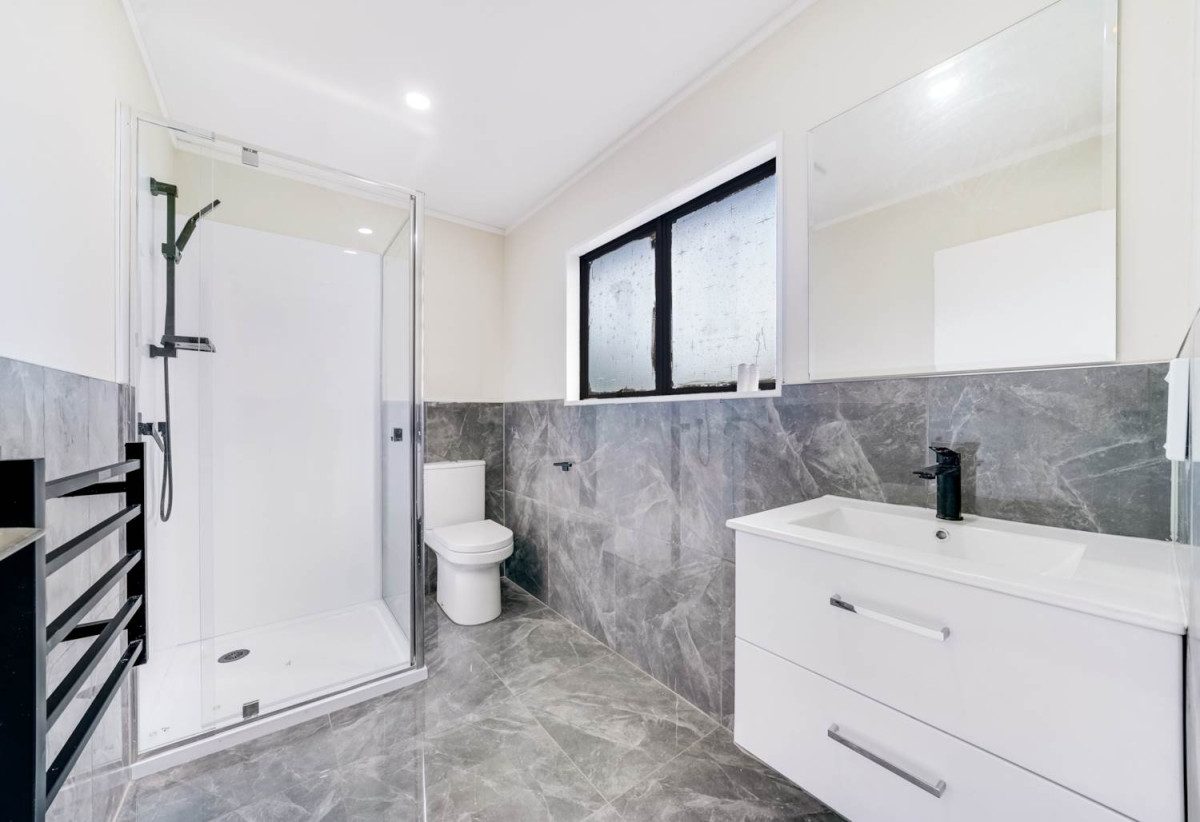 Fully renovated 2 beds 1 bath home with carport, Generous front & backyard, move-in ready, close to schools, seaside reserve, Clendon Shopping Centre, 0.6 km to Roscommon School, 4/60 Moncrieff Avenue, Clendon Park, Auckland