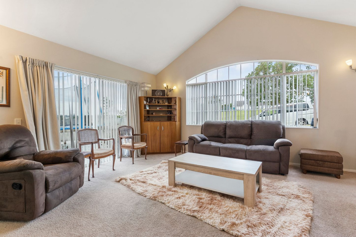 NECT to a reserve, 230m2 5 beds (2 ensuites) 3 baths house with double garage on 650m2 section, Minutes to the golf course, and Botany Town Centre. zoning for Botany Downs School, Howick Intermediate, Howick College and Pakuranga College, 24 Corta Bella Place, Golflands, Auckland
