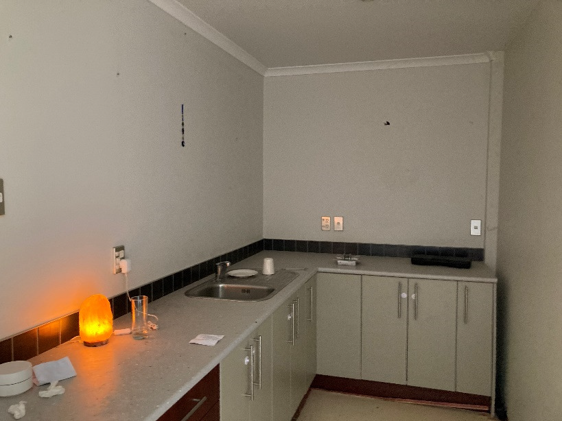 Mortgagee sale, 5 beds 4 baths house with double garage on 8094m2 section, close to Ormiston and Manukau shoppingcentres, motorway access, 378 Redoubt Road, Totara Park, Auckland