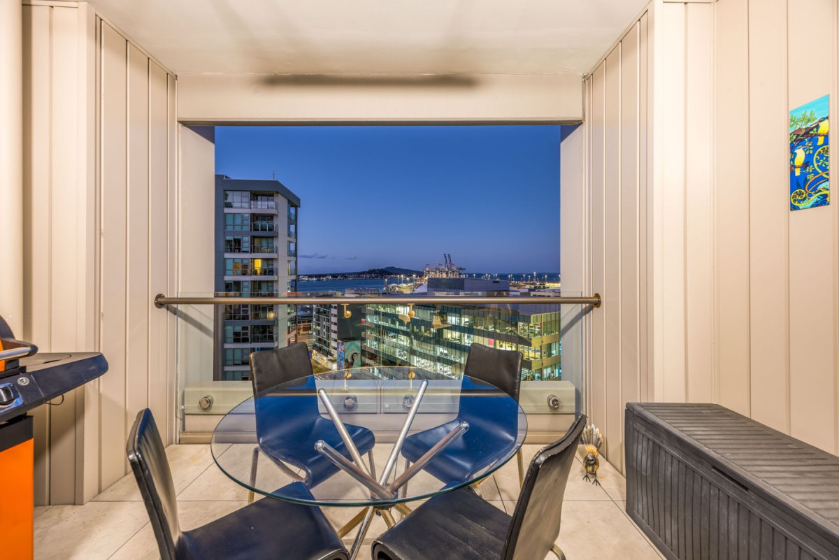 Auckland Girls Grammar school zone, 92m2 Freehold 2 beds 2 baths apartment, 1 secure car park and 2 storage lockers, Residents also benefit from building facilities including a swimming pool and sauna, 1017/41 Beach Road, Auckland Central, Auckland