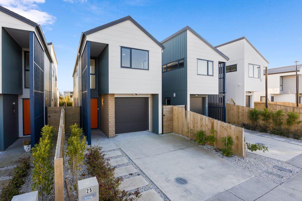 Brandnew standalone 3 beds 2.5 baths house with garage, move-in ready, close to the train station, shops, cafes, schools, child care center and the famous Bruce Pulman Park. Zoned for Kauri Flat School, Mansell Senior School and Papakura High School, 25 John Gray Street, Takanini, Auckland
