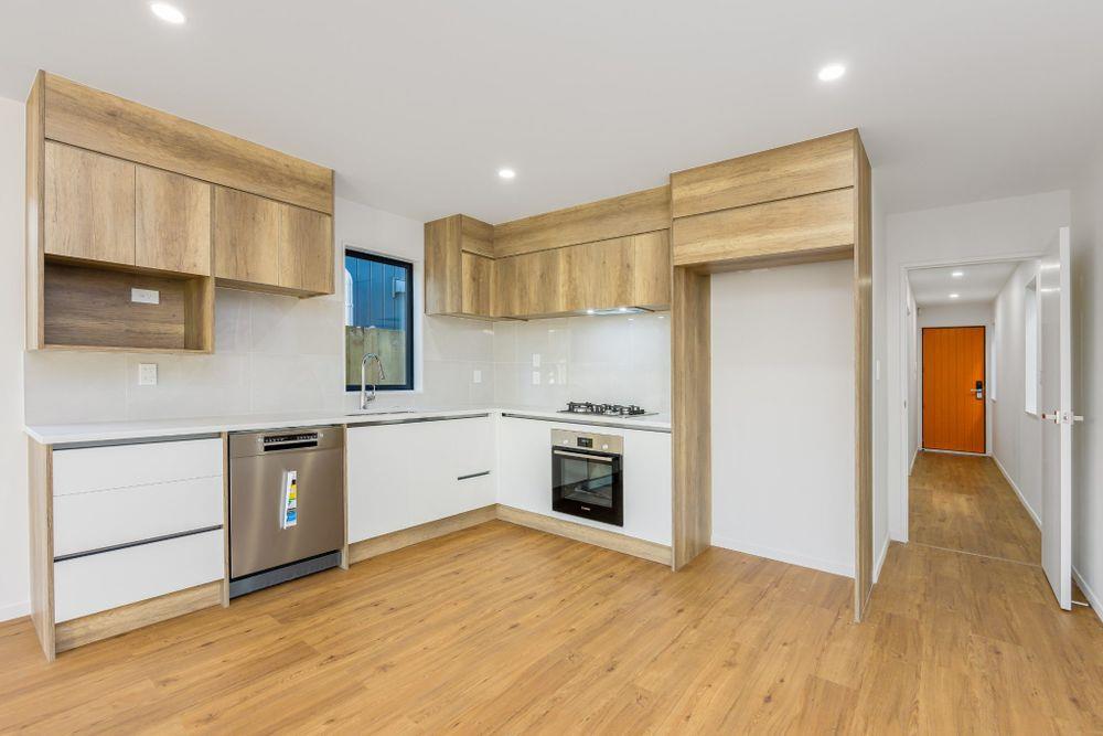 Brandnew standalone 3 beds 2.5 baths house with garage, move-in ready, close to the train station, shops, cafes, schools, child care center and the famous Bruce Pulman Park. Zoned for Kauri Flat School, Mansell Senior School and Papakura High School, 25 John Gray Street, Takanini, Auckland