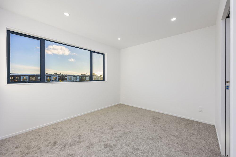 Brandnew standalone 3 beds 2.5 baths house with garage, move-in ready, close to the train station, shops, cafes, schools, child care center and the famous Bruce Pulman Park. Zoned for Kauri Flat School, Mansell Senior School and Papakura High School, 25 John Gray Street, Takanini, Auckland