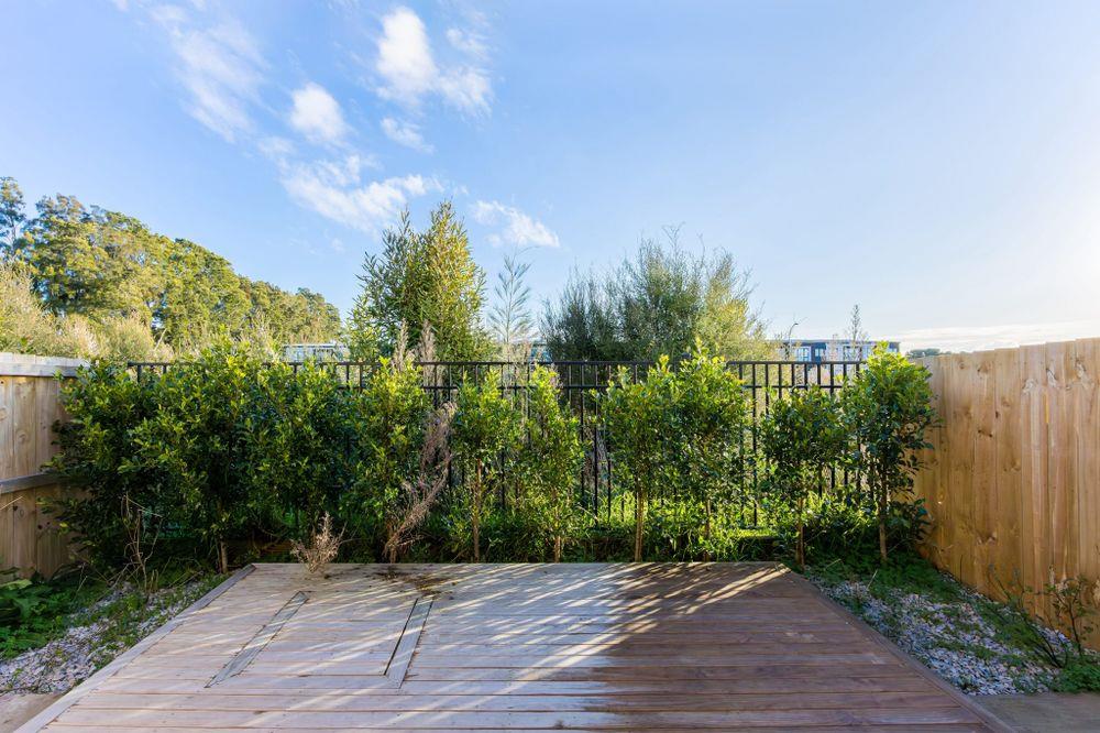Brandnew standalone 3 beds 2.5 baths house with garage, move-in ready, close to the train station, shops, cafes, schools, child care center and the famous Bruce Pulman Park. Zoned for Kauri Flat School, Mansell Senior School and Papakura High School, 25 John Gray Street, Takanini, Auckland
