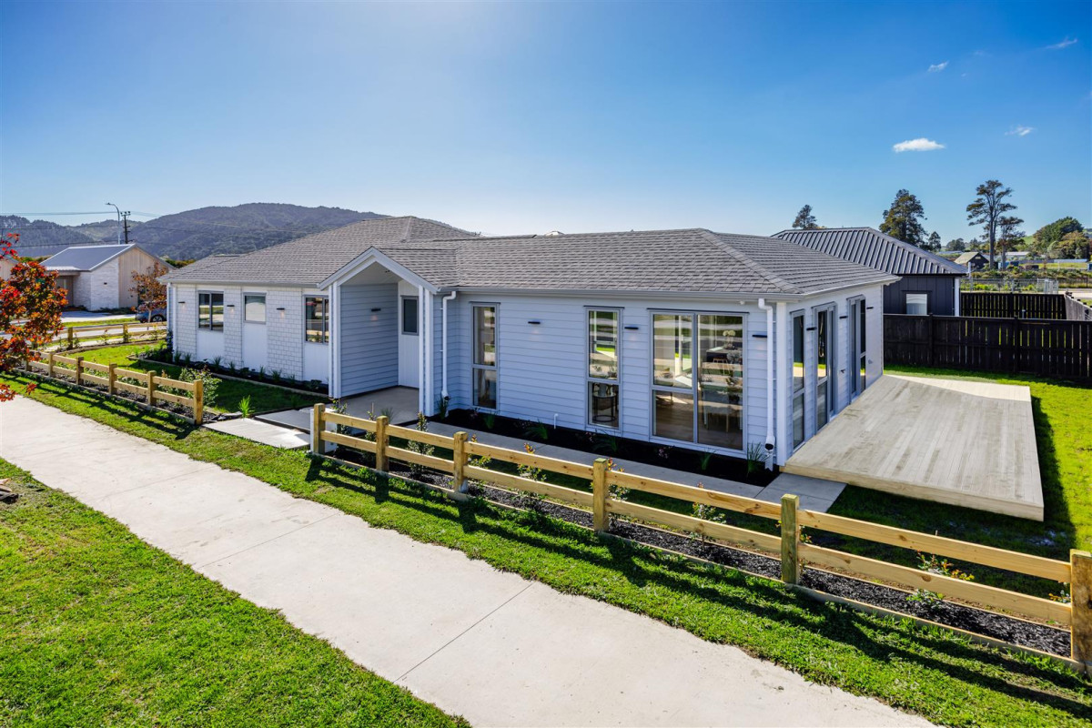 Must sell, 10-Year Master Build Guarantee, Brandnew 4 beds 2.5 baths house with double garage on 500m2 section, Surrounded by quality homes in a desirable community, 20 Kakano Street, Clevedon, Auckland
