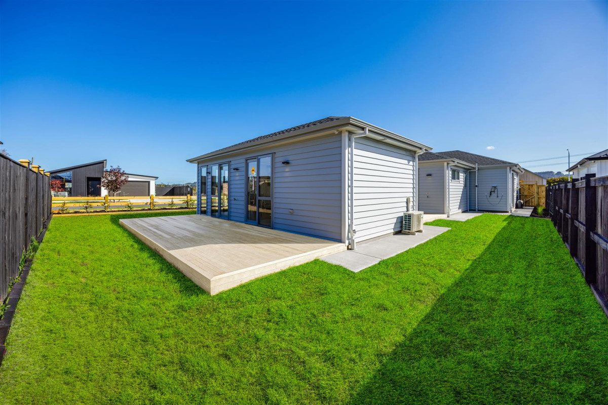 Must sell, 10-Year Master Build Guarantee, Brandnew 4 beds 2.5 baths house with double garage on 500m2 section, Surrounded by quality homes in a desirable community, 20 Kakano Street, Clevedon, Auckland
