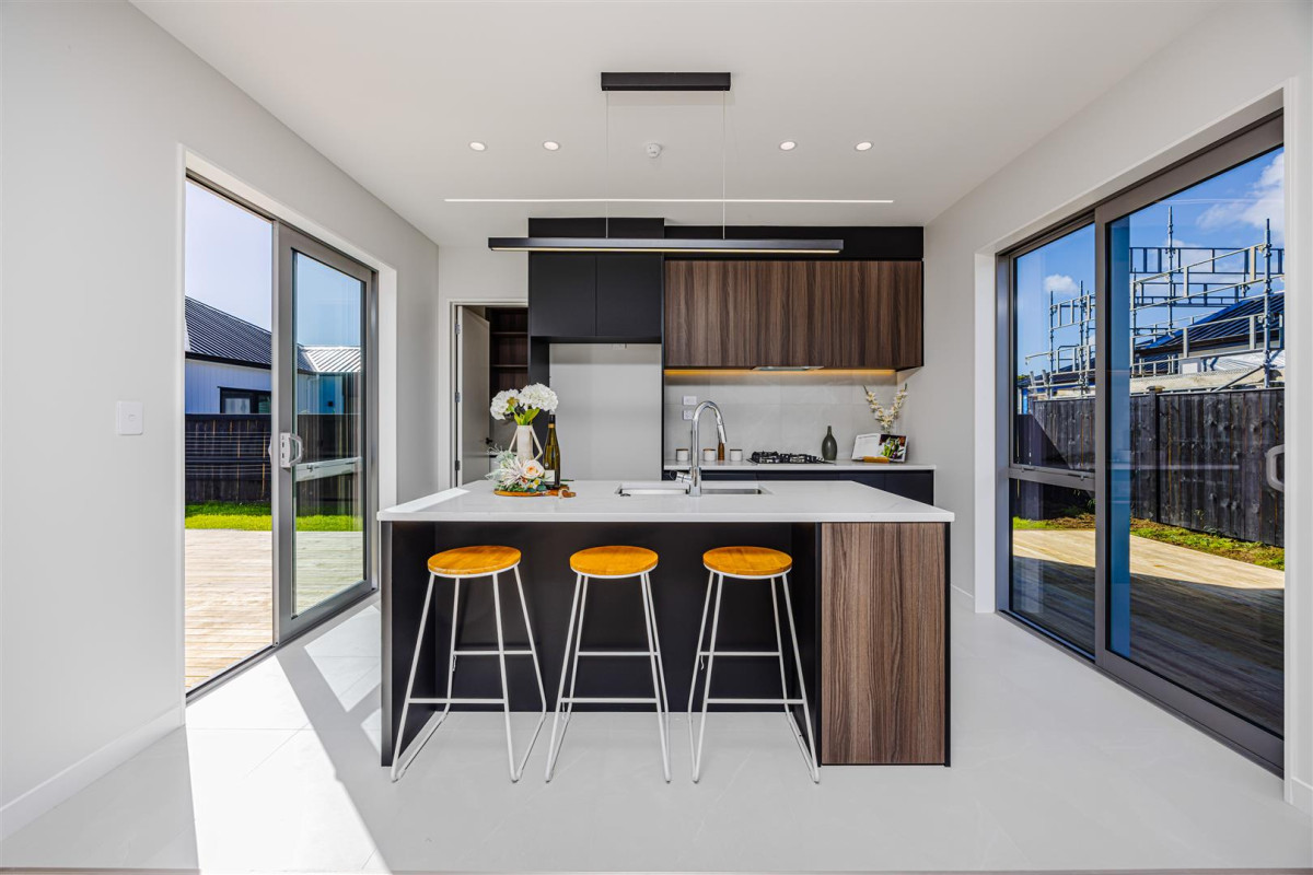Must sell, 10-Year Master Build Guarantee, Brandnew 4 beds 2.5 baths house with double garage on 500m2 section, Surrounded by quality homes in a desirable community, 20 Kakano Street, Clevedon, Auckland